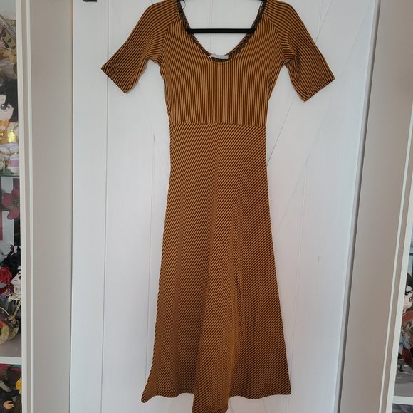 Zara Yellow and Black Diagonal Stripe Midi Dress - Picture 6 of 6